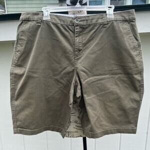 JCPENNEY plus size green Bermuda high rise shorts with pockets